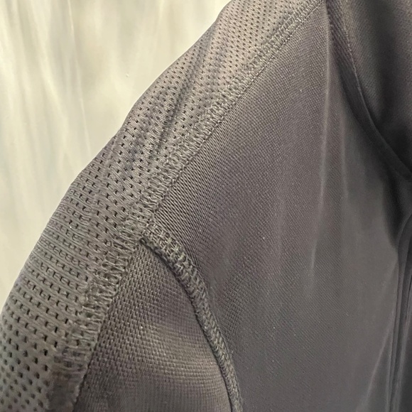GymShark Lightweight Performance Jacket - Picture 5 of 8